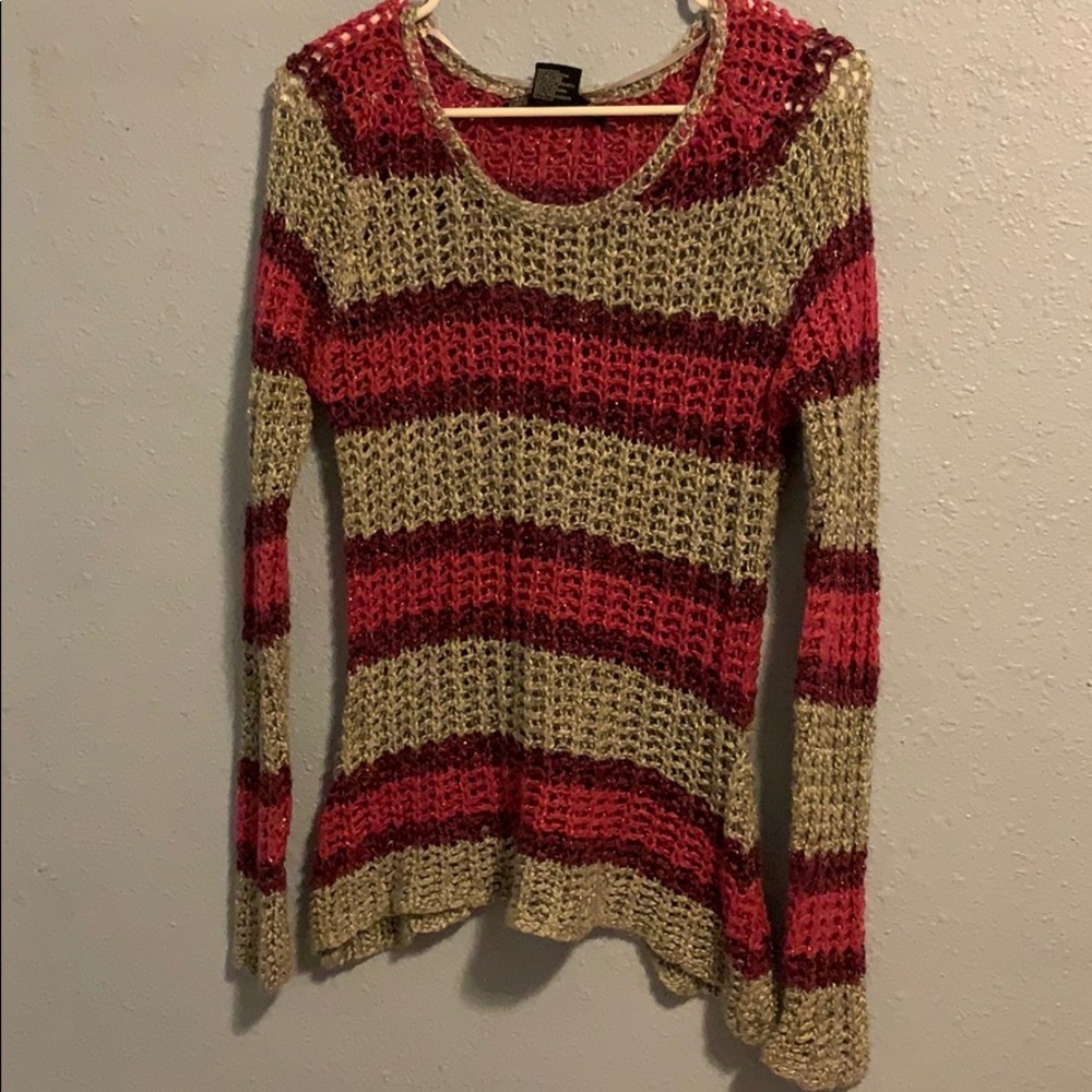 Crochet style long sleeved top